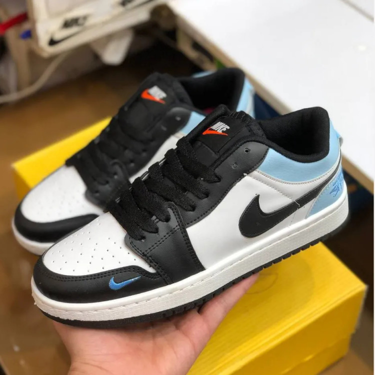 کفش نایک تراویس مردانه سفید آبی دور دوخت چرم صنعتی