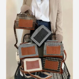 کیف زنانه Moschino جنس فوتر ابعاد 15 در 21 سانتیمتر