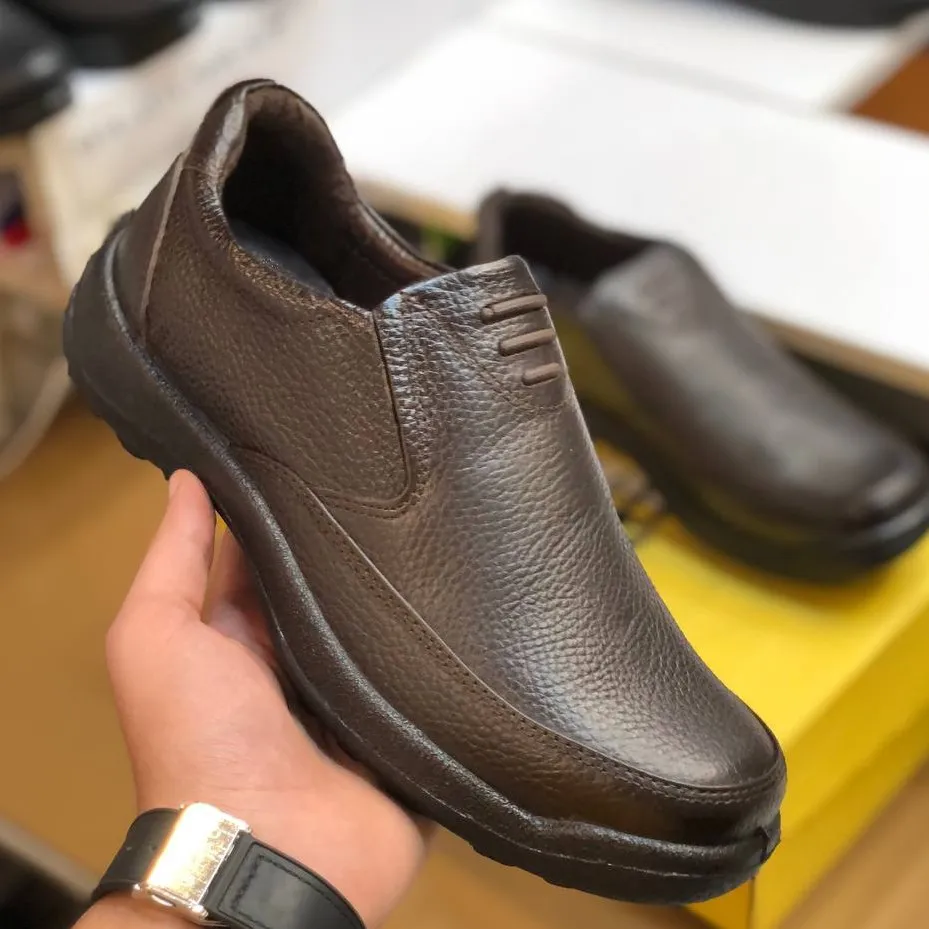 کفش چرم مردانه مدل اوزین قهوهای راحتی و شیک رویه چرم طبیعی استر چرم بزی زیره پیو سبک و مقاوم کفی طبی